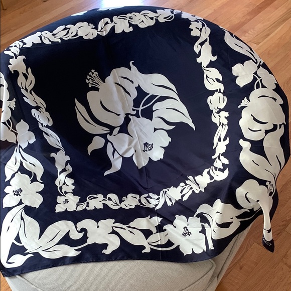 Ellen Tracy Navy and White Floral CASA BLANCA LILIES Silk Scarf Wrap